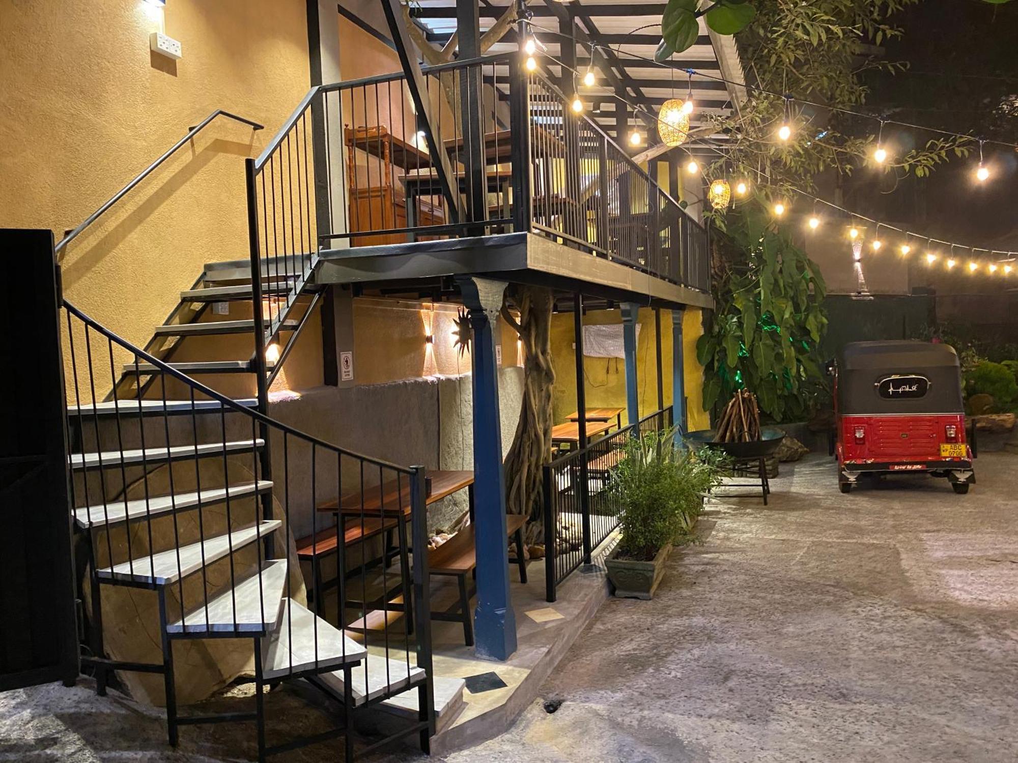 Settle Inn Tourist Lodge Канді Екстер'єр фото